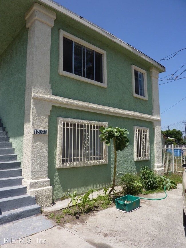 Foto del edificio - 12035 S Willowbrook Ave