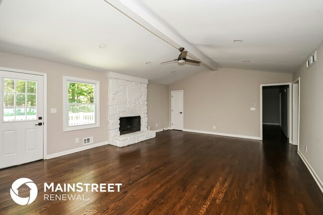 Building Photo - 2448 Kingsley Dr NE