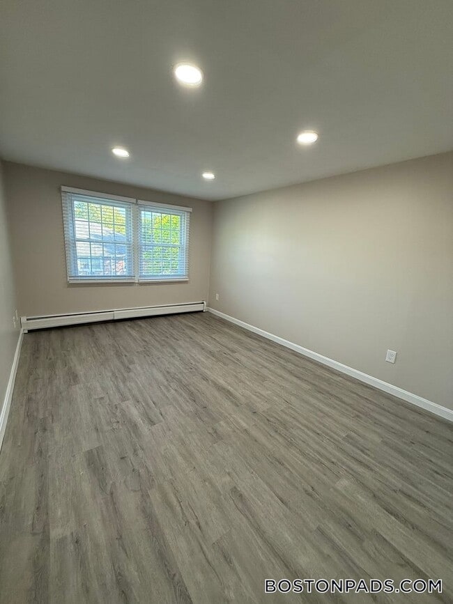 Building Photo - 53 Ridgewood Ln