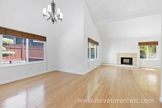 Building Photo - 205 Castle Ct