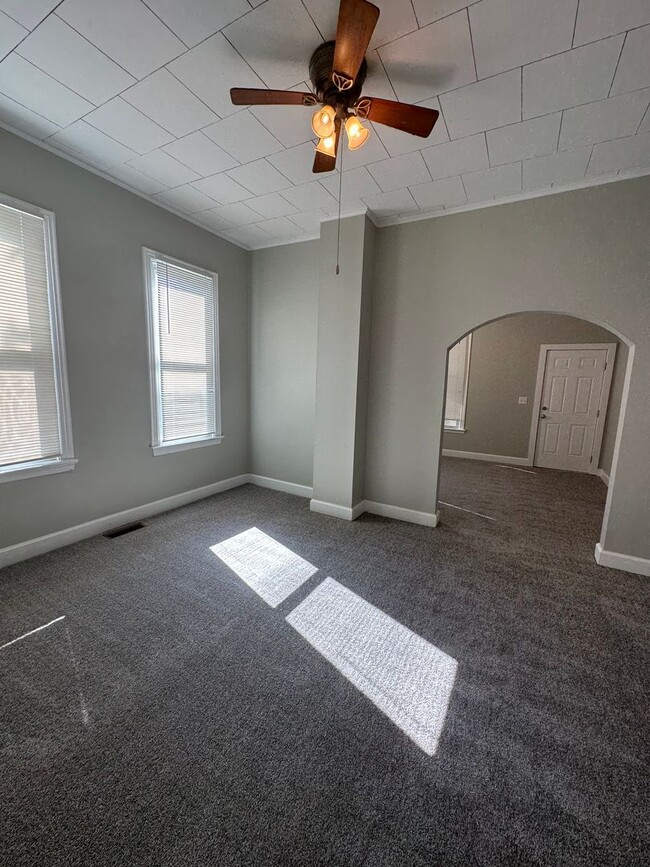 Building Photo - 3 Bedroom Single Family Home Available in August