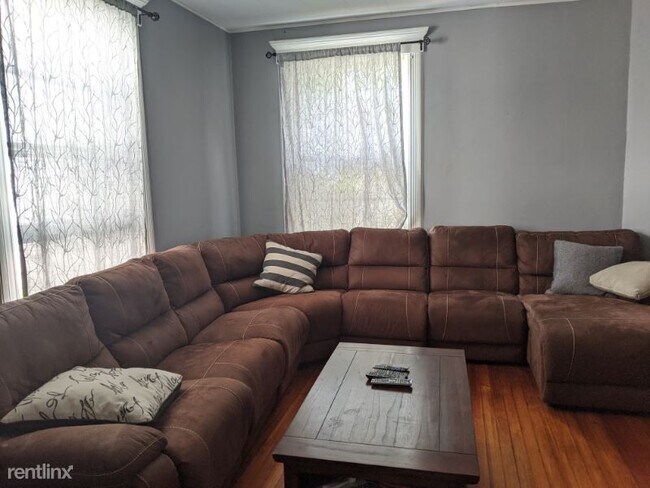 Building Photo - 3 br, 1 bath House - 37 E Cliff St