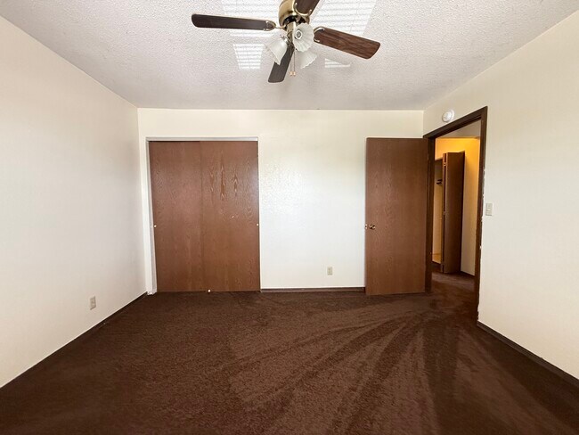 Building Photo - 53 Hillside Ln