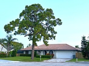 Building Photo - 22822 Pinewood Ct