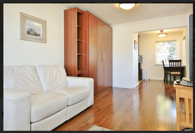 Building Photo - 908 8th St