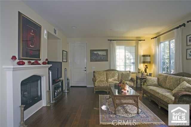 Building Photo - 63 Wonderland