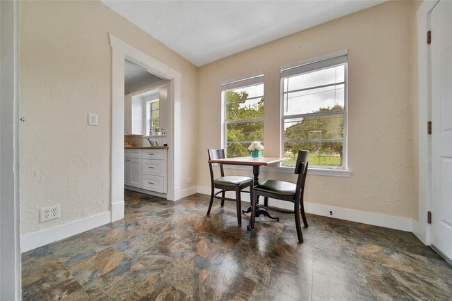 Building Photo - 4821 Rusk St