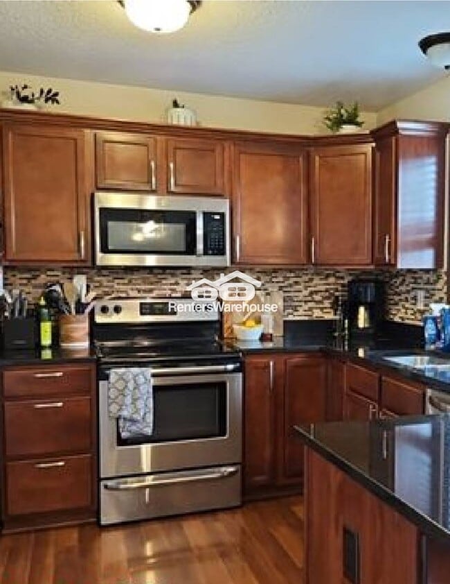 Building Photo - 165 SE Pleasant View Dr