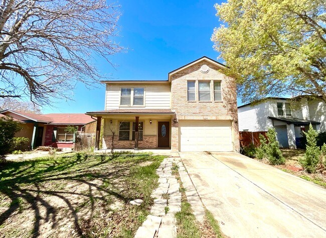 Foto del edificio - 3BD/2.5BA Dover Ridge Home Near 1604 – No Carpet, Fenced Yard & Covered Patio!