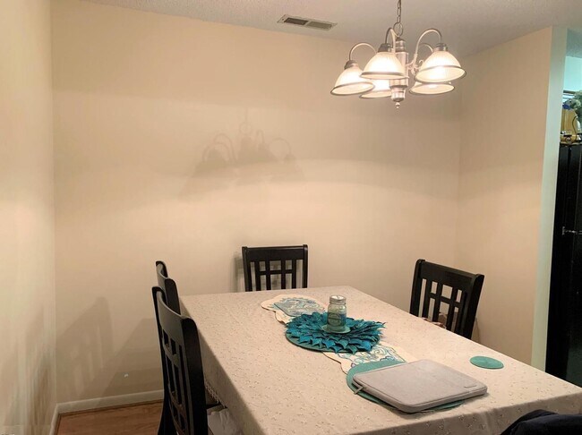 Building Photo - 610 Ravens Crest Dr