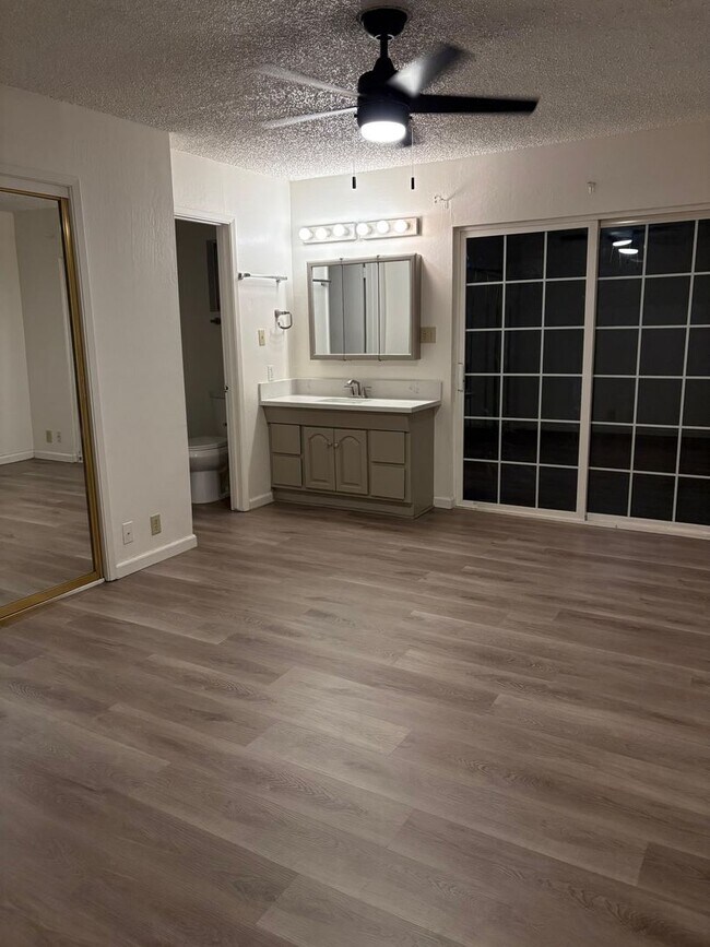 Foto del edificio - Renovated 3BD/2BA on Quiet Cul-de-Sac