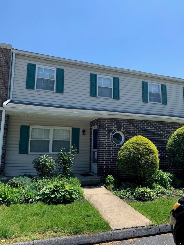 Foto principal - 3 Bedroom Townhouse in Manheim Twp