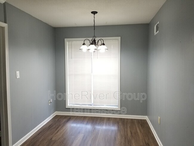 Foto del edificio - 6166 Berrypick Ln