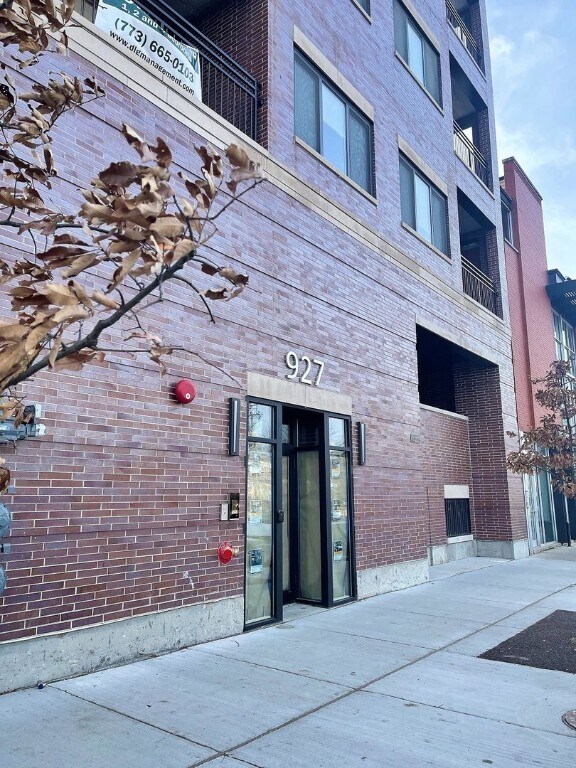 Primary Photo - 927 W Irving Park Rd