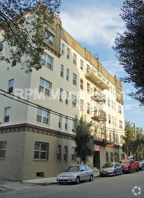 Building Photo - 1523 N McCadden Pl