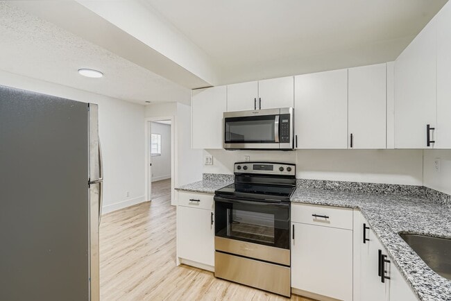 Building Photo - Brisa Apartment Homes