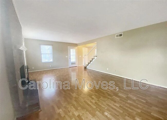 Building Photo - 16 Birchview St