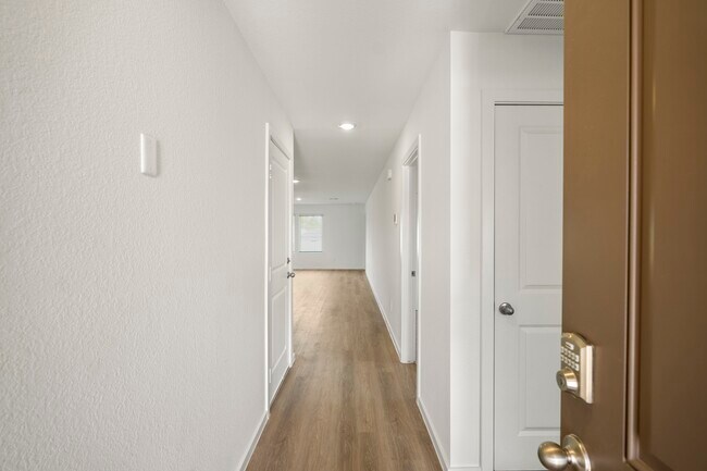 Foto del edificio - 12011 Curlin Dr