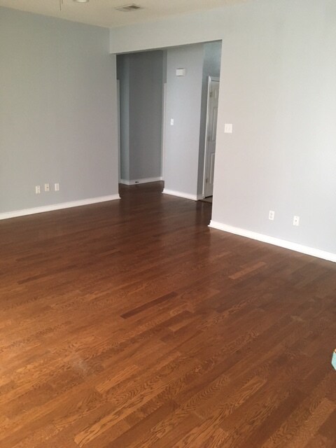 Building Photo - 626 Maplewood Dr