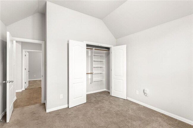 Building Photo - 1811 Grebe Dr