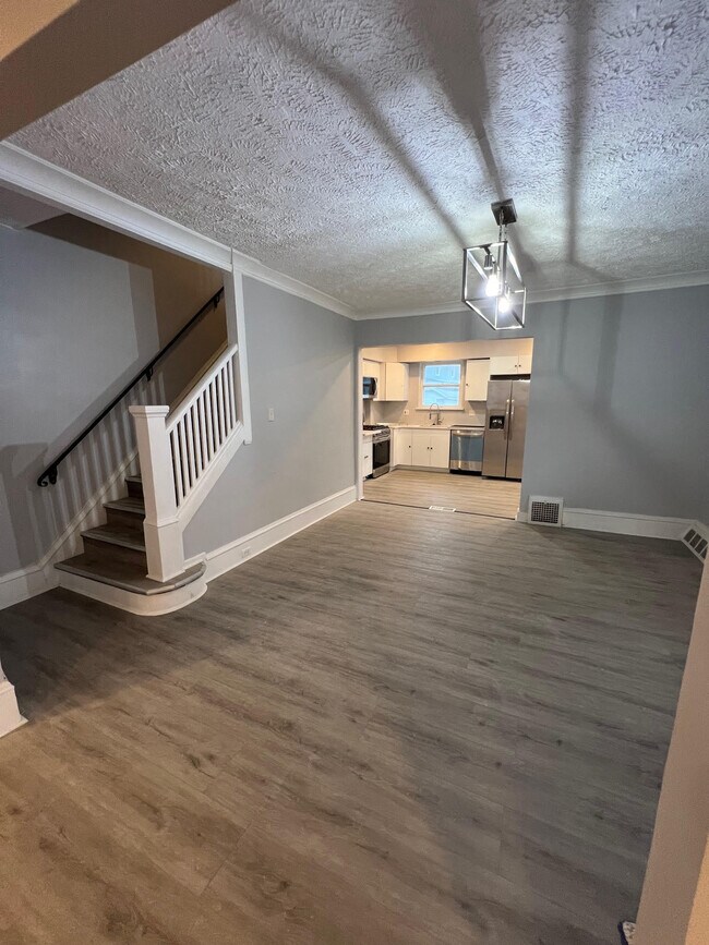 Building Photo - 2215 Godnor Rd