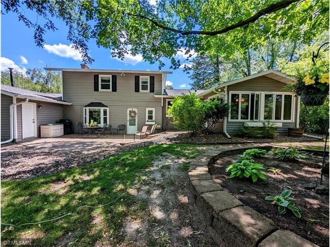 Building Photo - 2553 Crestline Dr