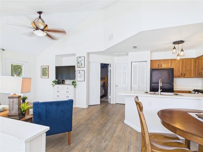 Foto del edificio - 8307 Waterview Way