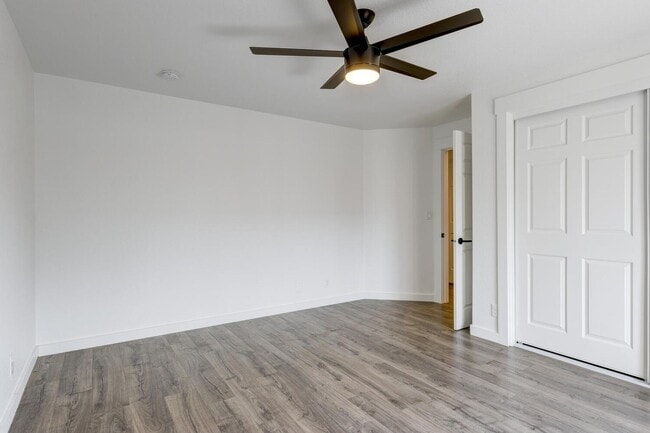 Building Photo - 2bd, 2b Urban Townhome awaits in SE Boise!