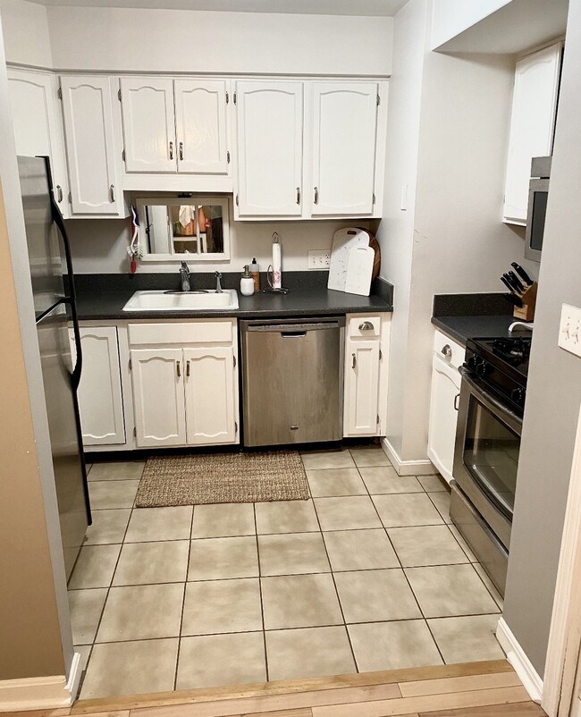 Building Photo - 305 Springbrook Cir