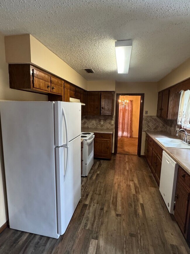 Foto del edificio - 3324 Cross Creek Dr