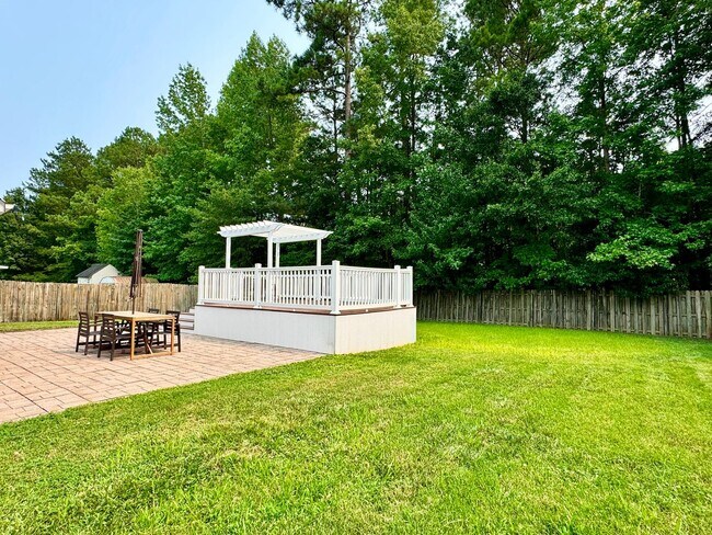 Building Photo - First-Time Rental! Available 08-15-26 - Fenced Yard, Pet Friendly, Attached 2-Car Garage!