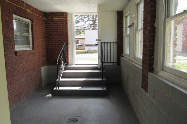 Building Photo - 1425 NY-82