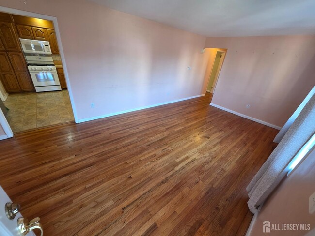 Foto del edificio - 236 Merchants Ave