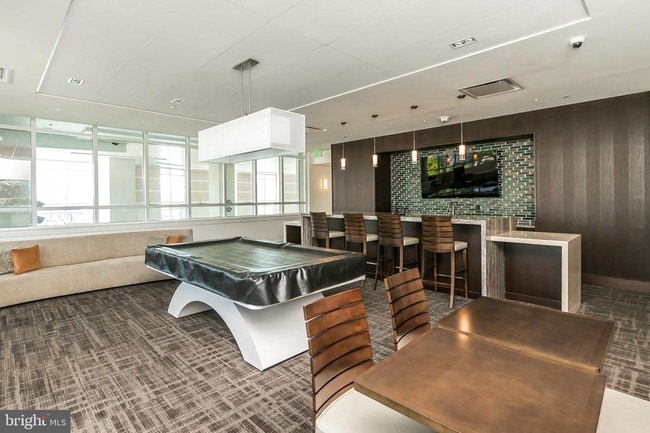 Building Photo - 100 Harborview Dr