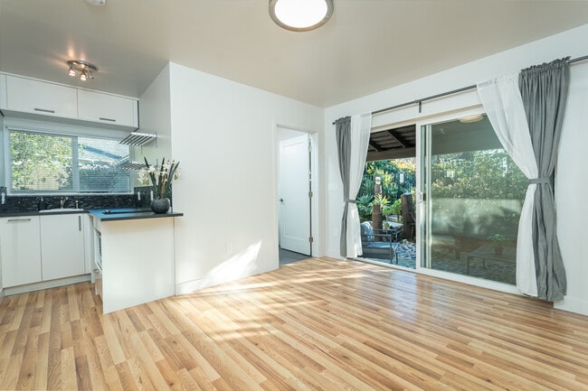 Foto del edificio - 3251 Vickers Dr