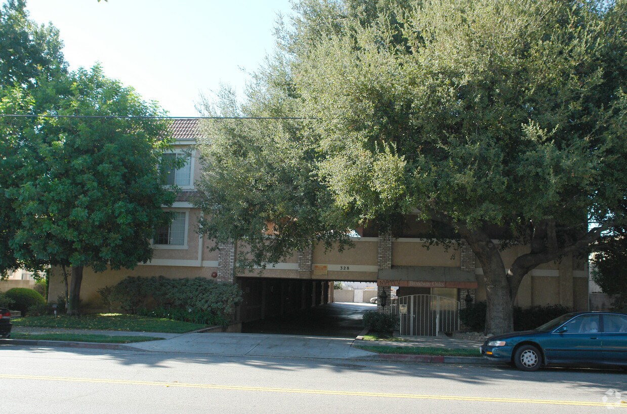 Primary Photo - Broadway Oaks