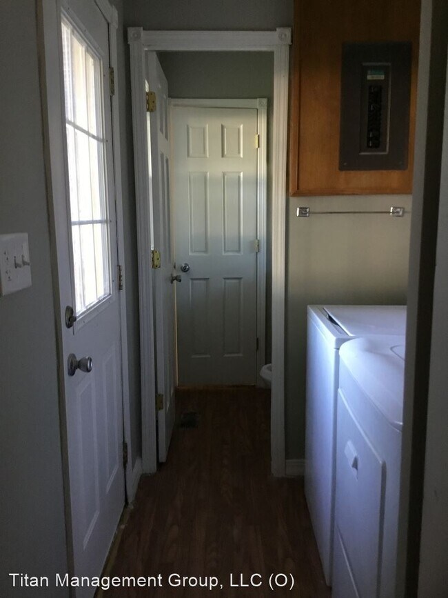 Building Photo - 4 br, 1.5 bath House - 2016 Manitou Drive