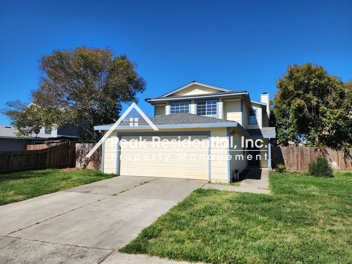 Primary Photo - Spacious 3bd/2.5ba House with 2 Car Garage