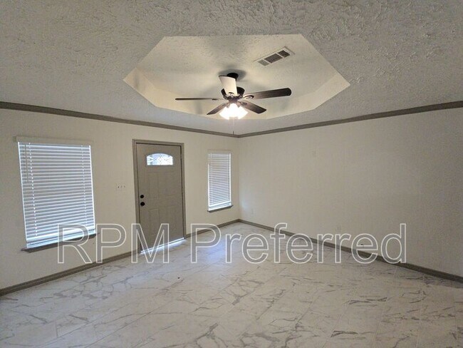 Building Photo - 9010 Linda Vista Rd