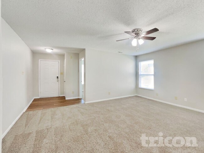 Foto del edificio - 8902 Hosta Way