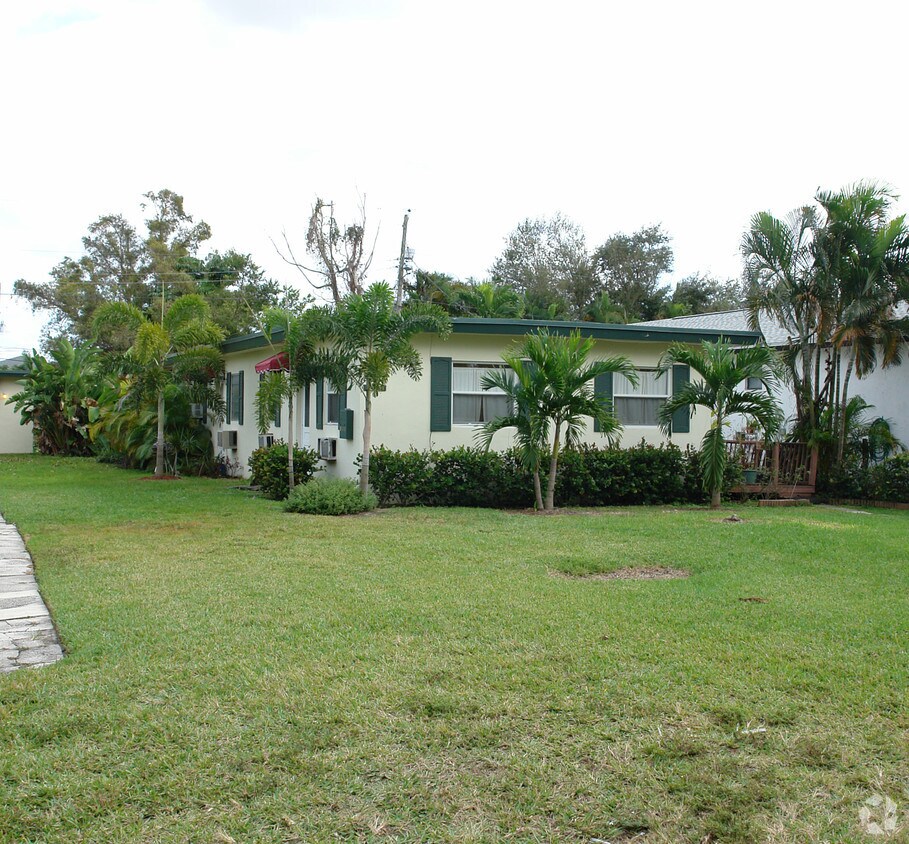 Building Photo - 4624 SW 65th Ave