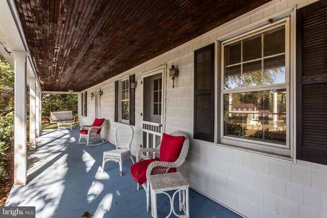 Building Photo - 3820 Thoroughbred Ln