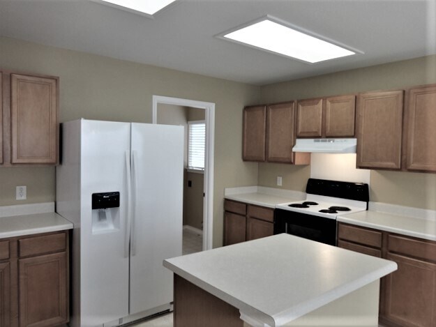 Building Photo - 300 Edgewood Cv