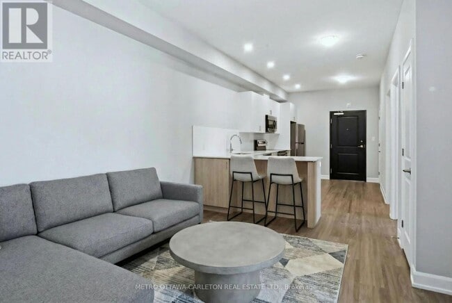 Building Photo - 2396 Cléroux Crescent