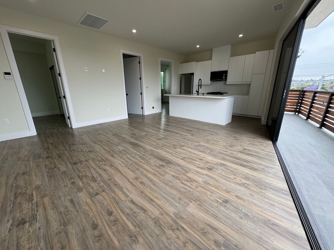 Primary Photo - 2168 Balboa Ave