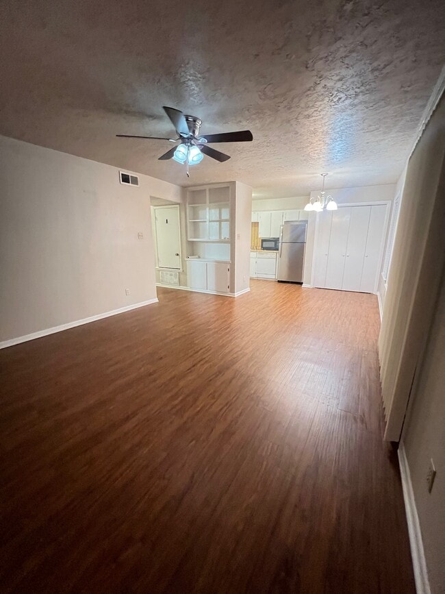 Building Photo - 809 Yegua St