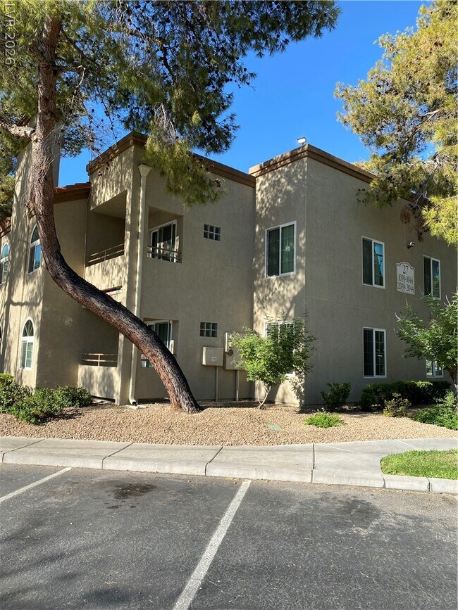 Building Photo - 3145 E Flamingo Rd