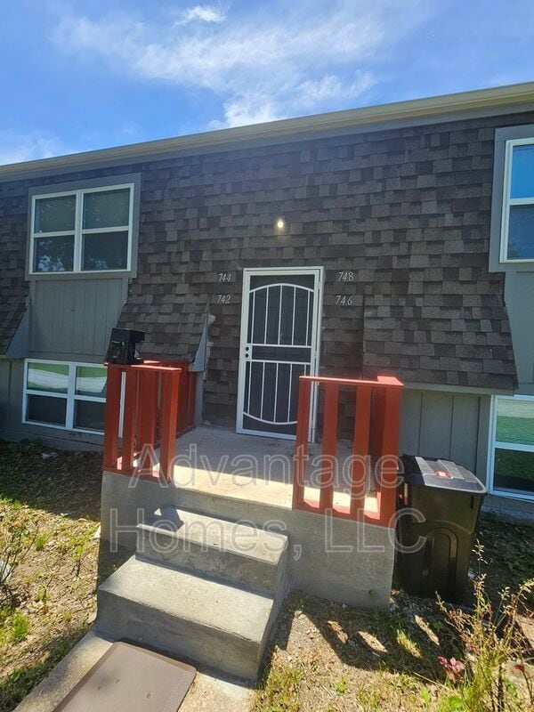 Building Photo - 746 N 70th St