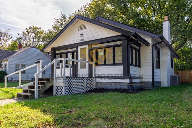Building Photo - Charming & Updated 3 Bed-1 Bath Anderson B...