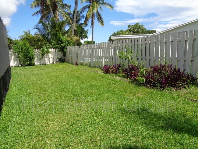 Foto del edificio - 6990 NW 23rd St